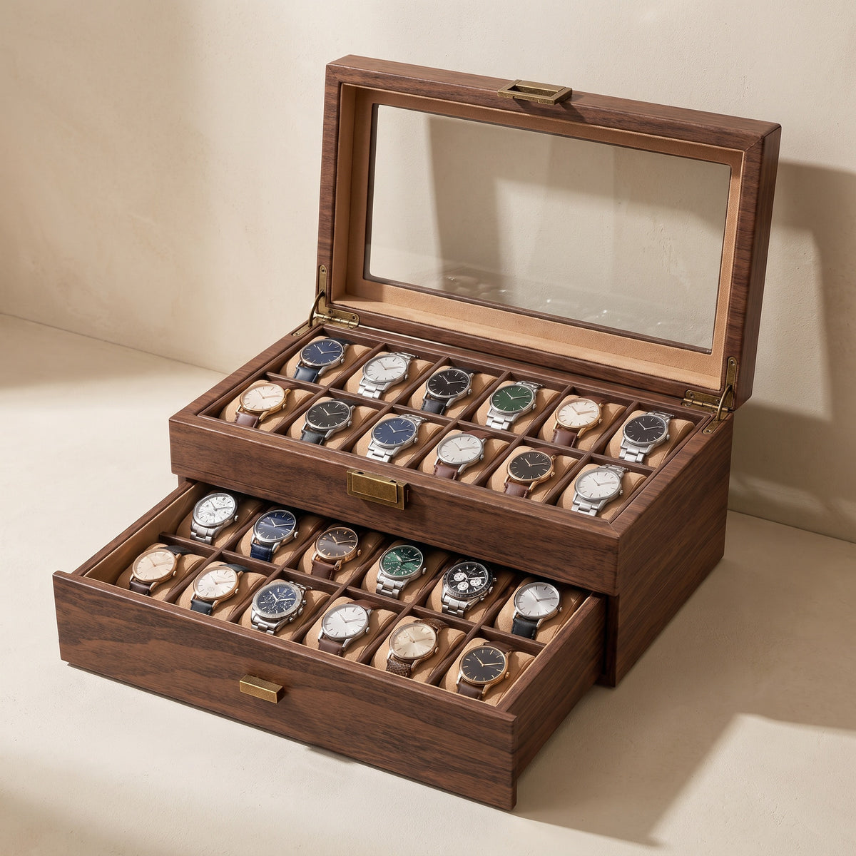 Boîte à montres 24 places Cabinet effet noyer ouverte, 12 montres sous verre et tiroir de 12