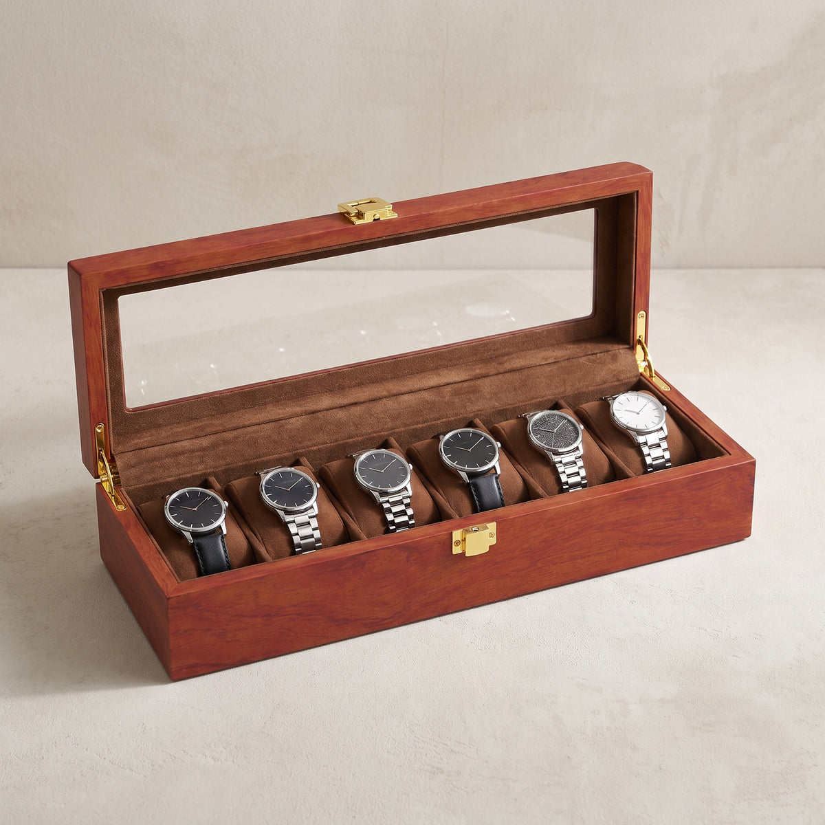 Boîte à montres 6 places Rivoli effet bois ouverte, coussins en velours marron et fermoir doré