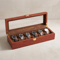 Boîte à montres 6 places Rivoli effet bois ouverte, coussins en velours marron et fermoir doré