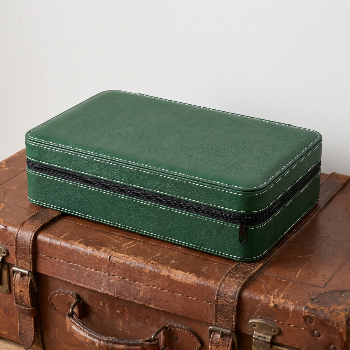 Étui de voyage pour 10 montres Voyageur vert fermé par sa fermeture éclair