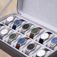 Étui de voyage pour 12 montres Voyageur gris, gros plan sur les coussins et les montres