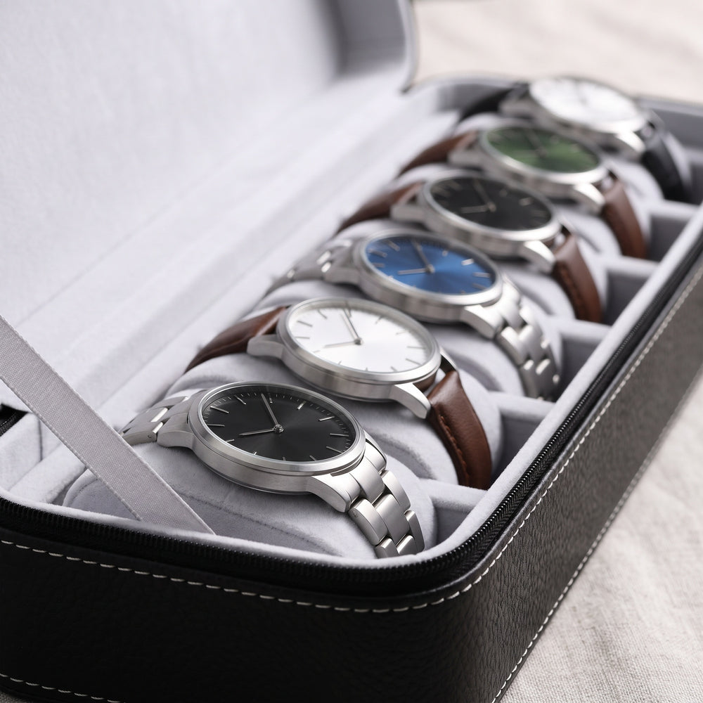 Étui de voyage pour 6 montres Voyageur noir, gros plan sur les coussins et les montres