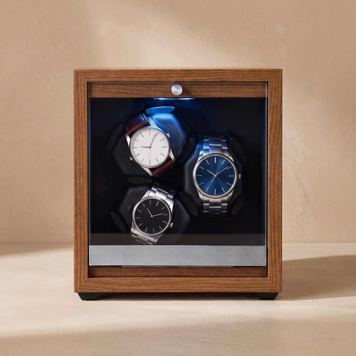 Remontoir automatique pour 3 montres Galerie bois, vu de face, façade vitrée éclairée